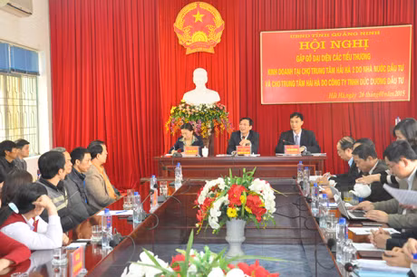 Chủ tịch UBND tỉnh Nguyễn Văn Đọc gặp mặt các hộ tiểu thương kinh doanh tại chợ Trung tâm Hải Hà 2 và chợ Trung tâm Hải Hà.