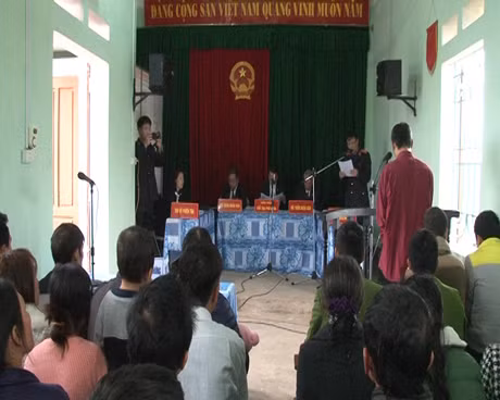 Quang cảnh phiên toà.