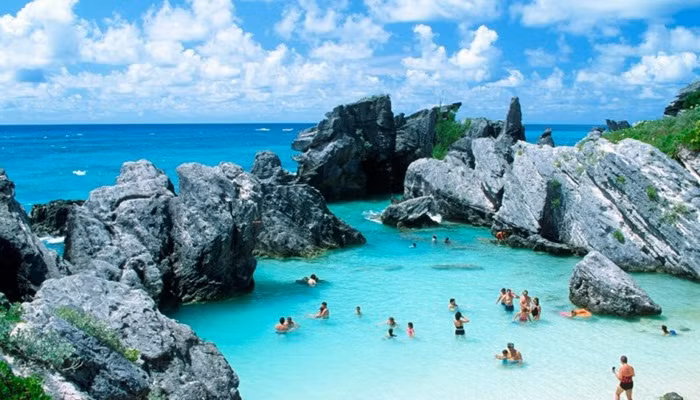 Tháng 1 - Bãi biển Caribbean. Tháng 1 lạnh lẽo là thời điểm lý tưởng nhất để đến thăm bãi biển Caribbean xanh mượt với giá cả phải chăng. Giá khởi điểm khoảng từ 2.600 USD.