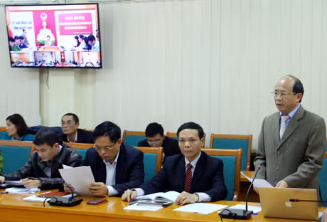 Giám đốc Sở Y tế Vũ Xuân Diện, Trưởng Cơ quan thường trực BCĐ liên ngành ATTP tỉnh trình bày báo cáo kết quả công tác đảm bảo ATTP năm 2014.