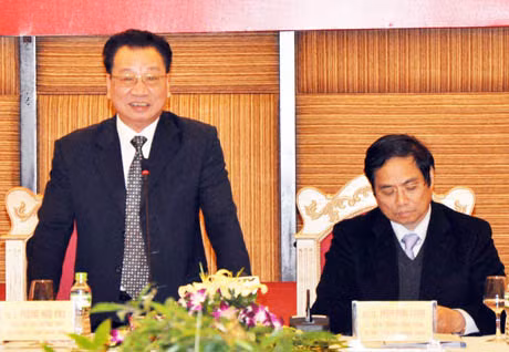 GS.TS Phùng Hữu Phú, Phó Chủ tịch Thường trực Hội đồng Lý luận Trung ương phát biểu đề dẫn tọa đàm.
