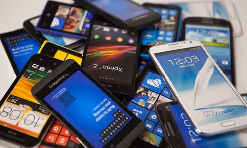 Nhiều smartphone giảm giá, từ cao cấp đắt tiền cho tới tầm trung hay phổ thông giá thấp.
