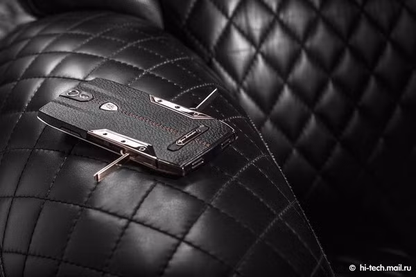 Tonino Lamborghini 88 Tauri có vẻ ngoài khá hầm hố và mạnh mẽ.