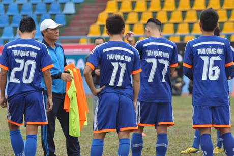 Thầy trò HLV Đinh Cao Nghĩa đang có cơ hội giành chọn 3 điểm trước đối thủ mạnh là Hoàng Anh Gia Lai nhờ tâm lý tốt 