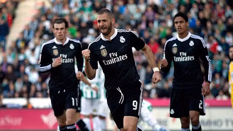 Benzema ghi bàn giúp Real gỡ hòa trong hiệp 1
