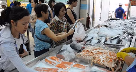 Nhiều người cho rằng cận Tết, giá cả sẽ còn tăng (ảnh P.H)