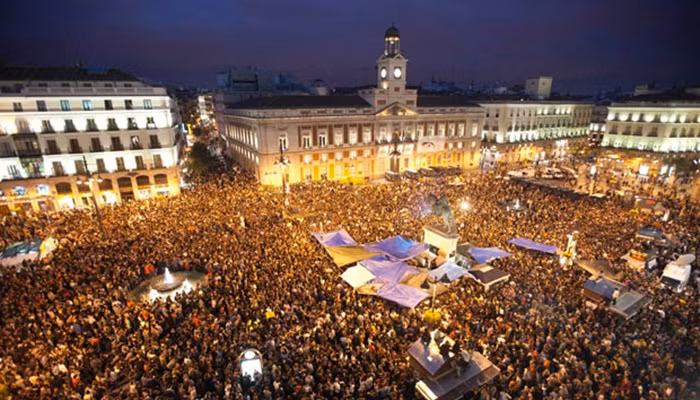 Tháng 12 - Tổ chức các chuyến đi nghỉ đến Madrid, Tây Ban Nha. Thành phố Madrid luôn chật cứng người dân tham gia vào những lễ hội lớn, không khí lễ hội diễn ra từ đầu tháng 12 đến hết tết dương lịch, thực sự hấp dẫn khách du lịch quốc tế.