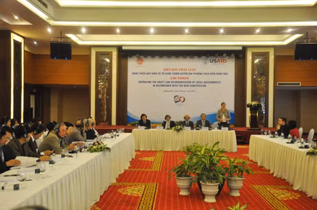 Quang cảnh diễn đàn.
