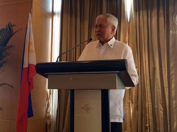 Ngoại trưởng Philippines Albert del Rosario. (Nguồn: rappler.com)