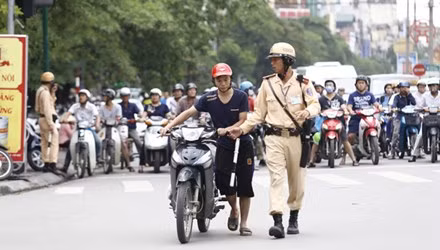Thứ trưởng Bộ Công an Lê Quý Vương nói: Phải thường xuyên kiểm tra, giám sát hoạt động của CSGT để khen, chê kịp thời. Ảnh: Như Ý