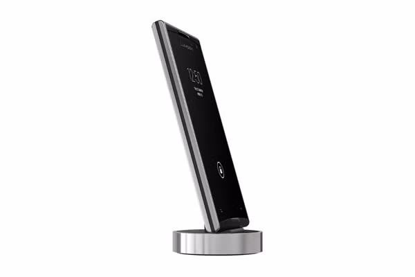 Máy có camera chính 13MP, cùng một phím chụp ảnh chuyên dụng.