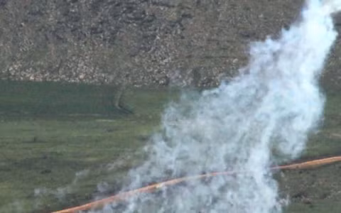 Khói bốc lên sau trận pháo kích của Israel về biên giới Israel- Lebanon (Ảnh AFP)