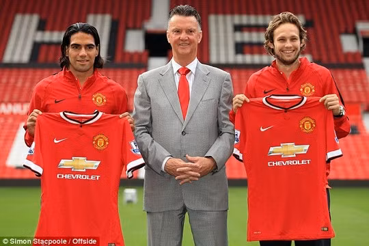  Falcao và Blind, 2 trong số những hợp đồng lớn của M.U mùa qua