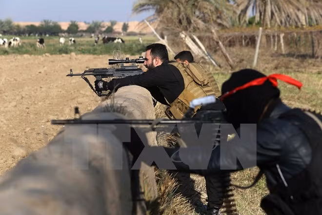 Lực lượng ủng hộ Chính phủ Iraq gác tại Yathreb, cách thủ đô Baghdad 75km về phía bắc. (Nguồn: AFP/TTXVN)