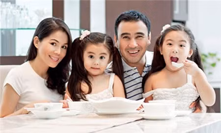Gia đình hạnh phúc của Quyền Linh