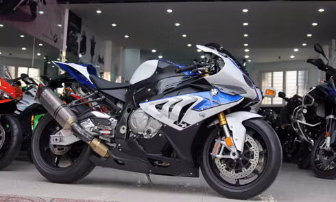 Siêu môtô BMW HP4 duy nhất tại Việt Nam. Hiện mẫu xe này đã được BMW quyết định dừng sản xuất.