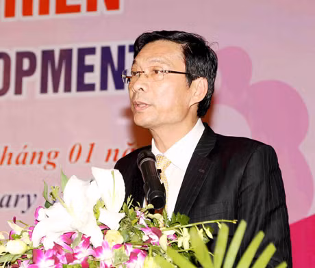 Chủ tịch UBND tỉnh Nguyễn Văn Đọc phát biểu bế mạc Hội nghị.