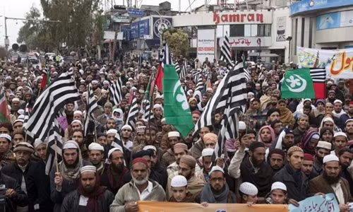  Người biểu tình tuần hành ở thủ đô Islamabad, Pakistan, hôm qua. Ảnh: Anadolu Agency.