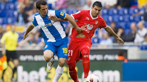 Trước một Espanyol chơi chắc chắn, Sevilla (phải) khó giành chiến thắng