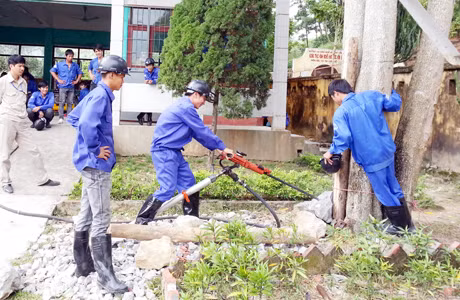 Học viên Trường CĐ nghề Than - Khoáng sản Việt Nam trong giờ thực hành.