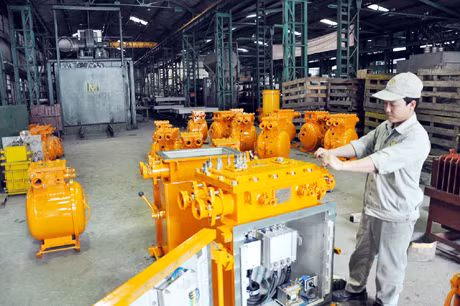Chế tạo khởi động từ và áp tô mát phòng nổ tại Công ty CP Thiết bị điện - Vinacomin (TP Cẩm Phả).