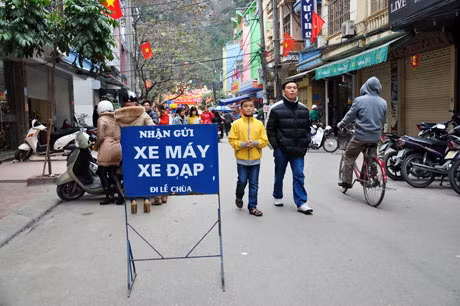 Điểm đỗ xe tại đường cấm với giá cắt cổ