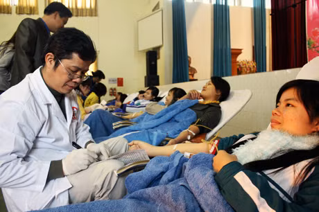 ĐVTN TP Uông Bí tham gia hiến máu tình nguyện.