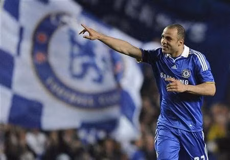 Alex hồi còn thi đấu cho Chelsea.