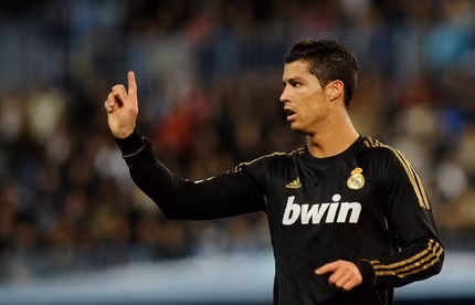 C.Ronaldo và các CĐV Real đang có khoảng cách lớn