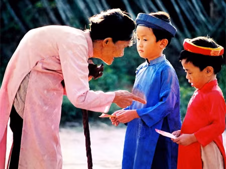 Lì xì đầu năm đem lại cái hên, điều lành, điều tốt dịp đầu xuân