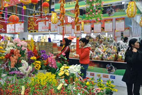 Hàng hóa phong phú phục vụ Tết tại Siêu thị Metro.