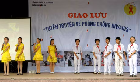 Hoạt động giao lưu tuyên truyền phòng chống HIV/AIDS tại Trường THCS Cẩm Sơn do Dự án Bảo vệ trẻ em trước đại dịch HIV/AIDS tổ chức.