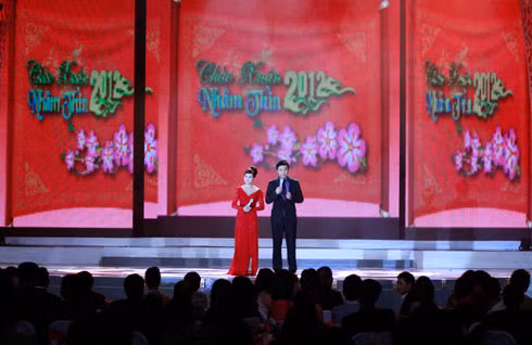 "Gala chào Xuân Nhâm Thìn" với sự dẫn dắt của MC Mỹ Lan - Khắc Nguyện.