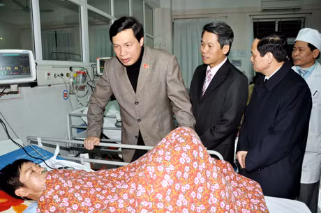 Đồng chí Nguyễn Đức Long thăm