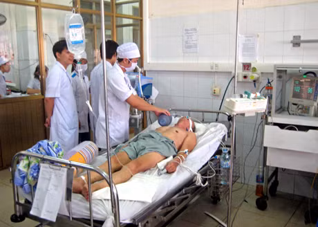 Khoa Hồi sức cấp cứu - Thận nhân tạo của Bệnh viện Đa khoa tỉnh là nơi luôn được tăng cường nhân lực trong những ngày Tết để điều trị, cấp cứu bệnh nhân.