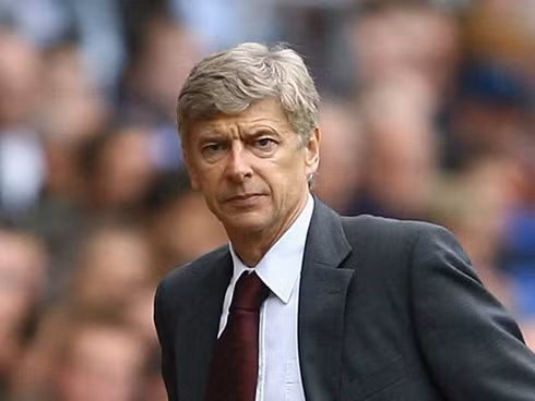 HLV Arsene Wenger bác lại những người phản đối quyết định thay người trong trận Arsenal gặp MU.