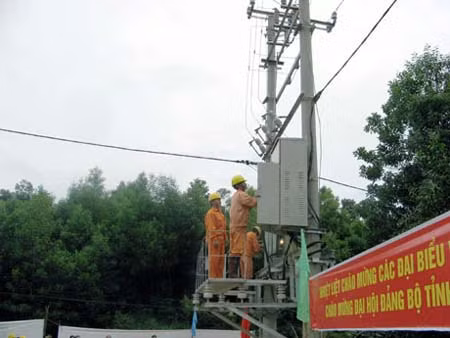 Trạm biến áp 22/0,4KV-160KVA tại thôn Lục Phủ, xã Bắc Sơn (TP Móng Cái) thuộc Dự án đầu tư xây dựng lưới điện nông thôn (giai đoạn I) mới được khánh thành đưa vào sử dụng.