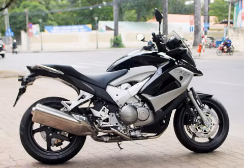 Honda Crossrunner mới được Saigonmoto nhập khẩu về VIệt Nam.