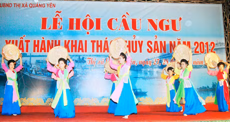Chương trình hát chèo do Đoàn Chèo Quảng Ninh biểu diễn