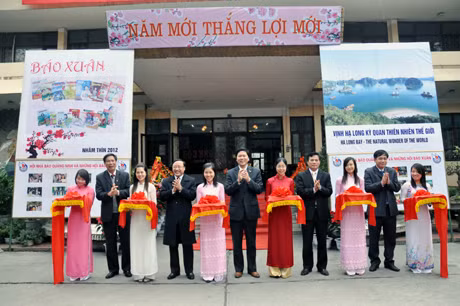 Khai mạc Hội báo xuân Nhâm Thìn 2012.