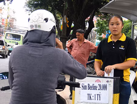 Thuê bao kích hoạt trước bán tràn lan trên thị trường TP. Hồ Chí Minh. Ảnh: P.K
