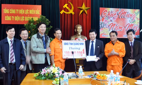 Đồng chí Chủ tịch UBND tỉnh chúc Tết tại Công ty Điện lực Quảng Ninh, Hội Nhà báo tỉnh và một số nhà báo tiêu biểu của tỉnh ảnh 1 Đồng chí Chủ tịch UBND tỉnh chúc Tết tại Công ty Điện lực Quảng Ninh, Hội Nhà báo tỉnh và một số nhà báo tiêu biểu của tỉnh ảnh 1