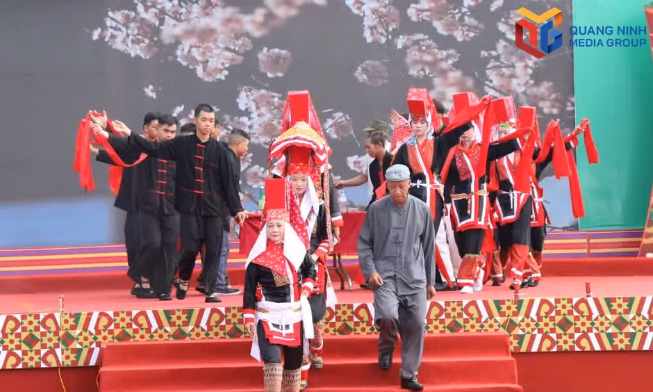 Phát huy lễ hội vùng dân tộc thiểu số vào phát triển du lịch