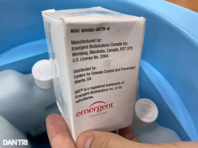 Thuốc giải 8.000 USD được bảo quản kỹ lưỡng trong nhiệt độ âm sâu (Ảnh: Hoàng Lê).
