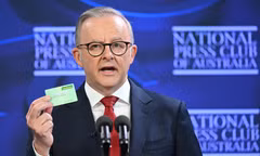 Thủ tướng Australia Anthony Albanese phát biểu tại Câu lạc bộ Báo chí Quốc gia ở Thủ đô Canberra, Australia vào ngày 30/4/2025. Ảnh: AP