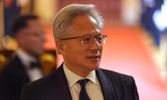 CEO của NVIDIA, ông Jensen Huang, tới tham dự bữa tiệc chiêu đãi cấp nhà nước do Tổng thống Donald Trump chủ trì dành cho Chủ tịch Trung Quốc Tập Cận Bình tại Phòng Đông của Nhà Trắng ở Washington, ngày 24/9/2026. Ảnh: AP