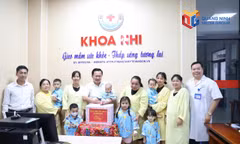 Lãnh đạo đặc khu Vân Đồn thăm, tặng quà thiếu nhi tại Bệnh viện Đa khoa khu vực Vân Đồn
