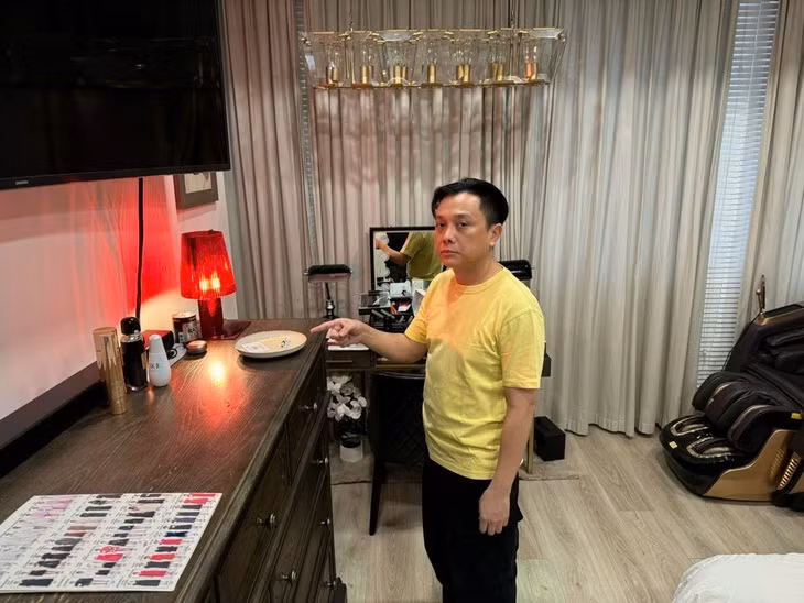 Nguyễn Công Trí thời điểm bị bắt quả tang - Ảnh: Công an cung cấp