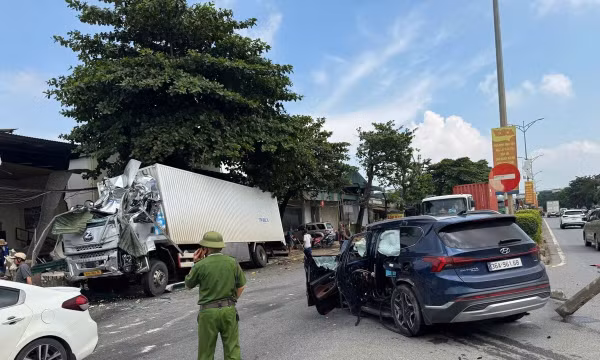 Tai nạn liên hoàn ở Thanh Hóa khiến 1 người chết, 3 người bị thương