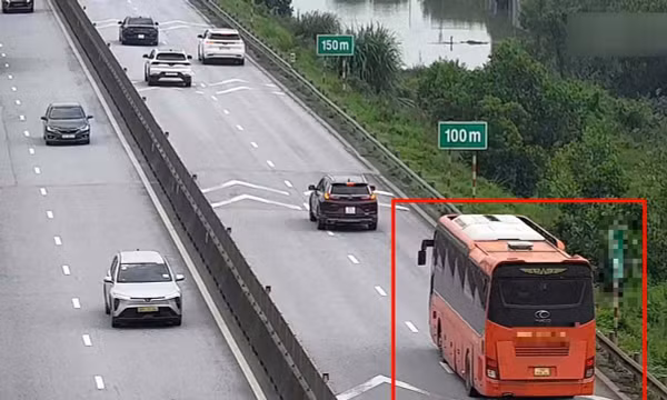 Hai tài xế đầu tiên bị phạt lỗi không giữ khoảng cách an toàn trên cao tốc